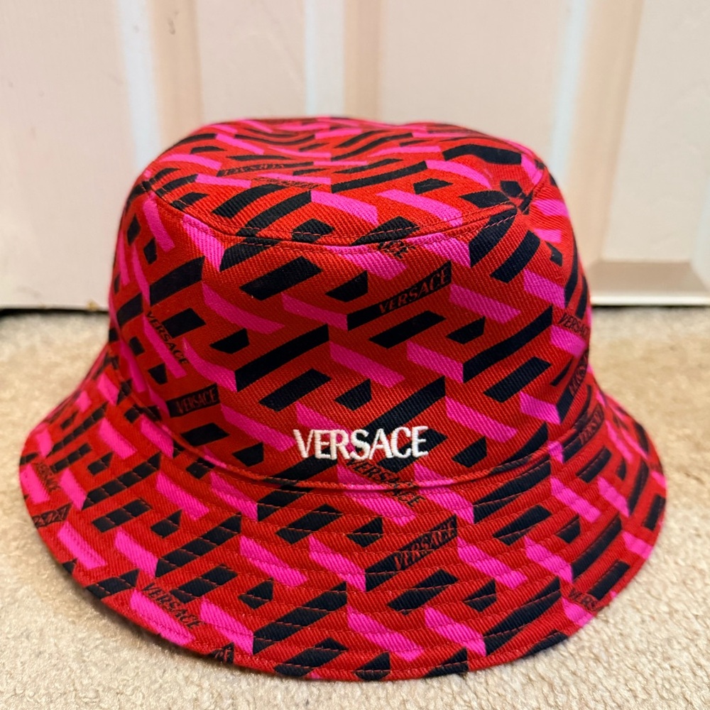⭐️⭐️BLACK FRIDAY SALE ⭐️⭐️Versace hat -